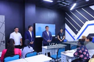 Таълим муассасалари фаолияти ва ўқувчилар ютуқлари ўрганилди