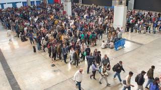 Ispaniyada migrantlarga 2 800 yevrodan tarqatilyaptimi?