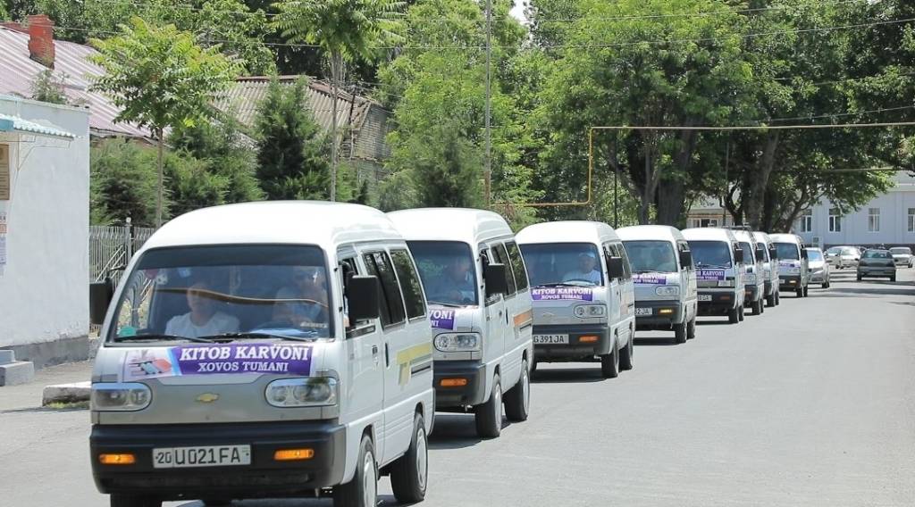Maktab kutubxonasi yangi adabiyotlar bilan boyidi