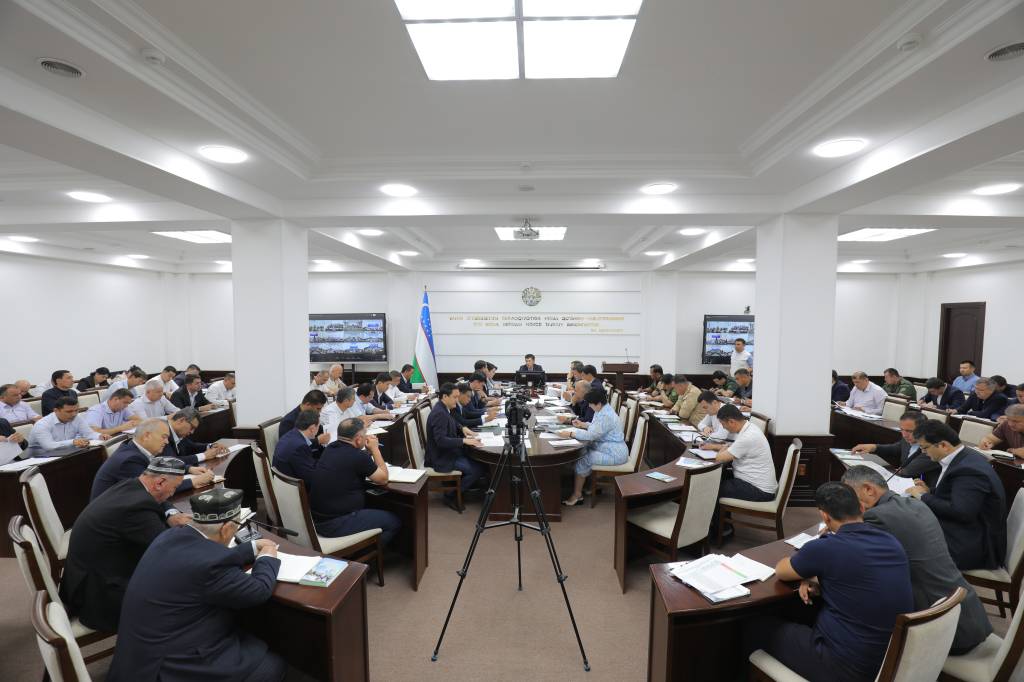 “Ҳокимлик соати”да кредит интизоми ва қарздорликлар муҳокама этилди