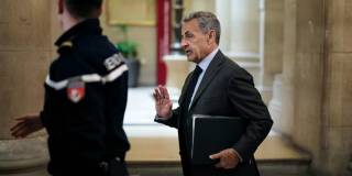 Францияның 71 жастағы бұрынғы президенті қамаудан босатылды