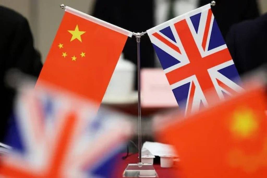 Londondagi “maxfiy kuzatuv” mojarosi: Pekin Britaniya sudini “siyosiy spektakl” deb atadi