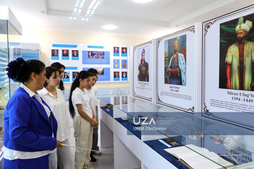 Ёшлар музей экспонатлари билан танишди
