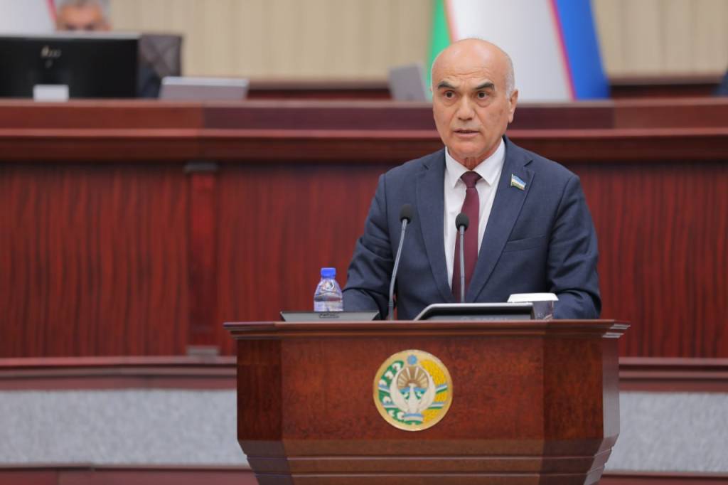 Xorijda magistratura yoki doktoranturada o‘qish bo‘yicha grant yutganda xodimning lavozimi saqlab qolinadi