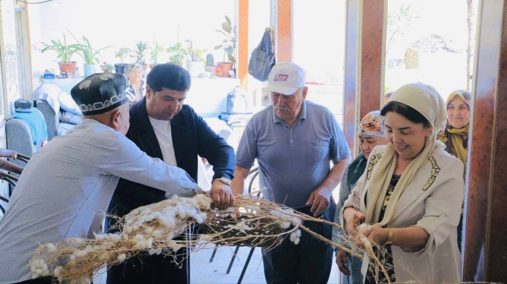 Marhamatlik pillakorlar mo‘l hosil yetishtirdi