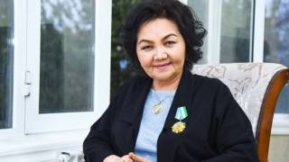 Бошим пойингда, Ватан...