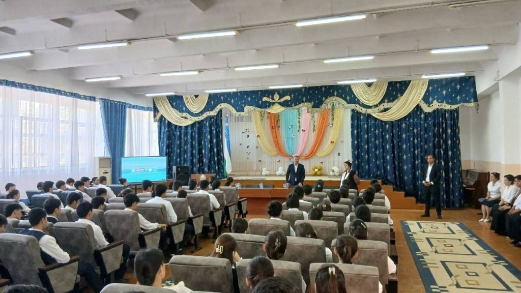 Вазир ўринбосари навоийлик ёшлар билан учрашди