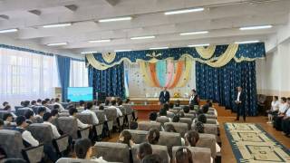 Вазир ўринбосари навоийлик ёшлар билан учрашди