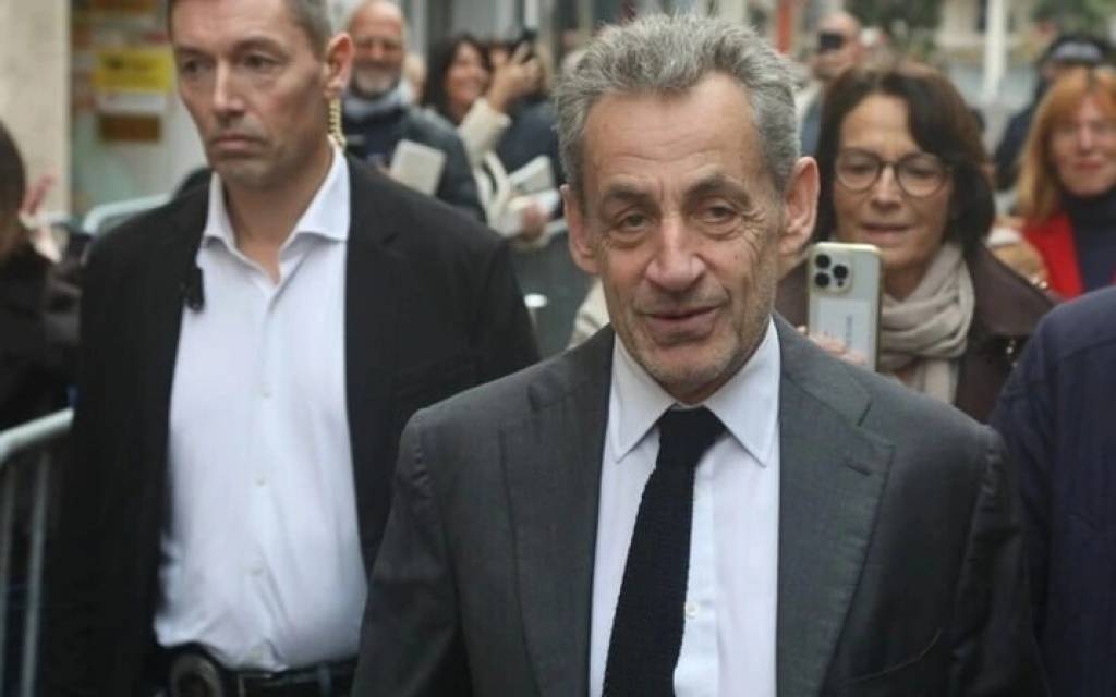 Францияда прокурорлар собиқ Президент Саркози учун етти йиллик қамоқ жазоси сўради