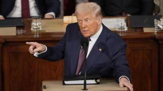 Трамп Теҳронни огоҳлантирди: келишув бўлмаса, ҳарбий зарбалар кучаяди