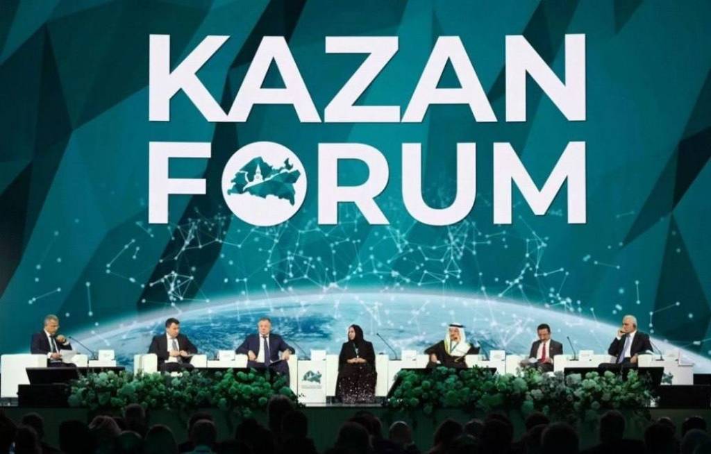 Usbekistan stärkt die wirtschaftliche Zusammenarbeit am Rande des KazanForum