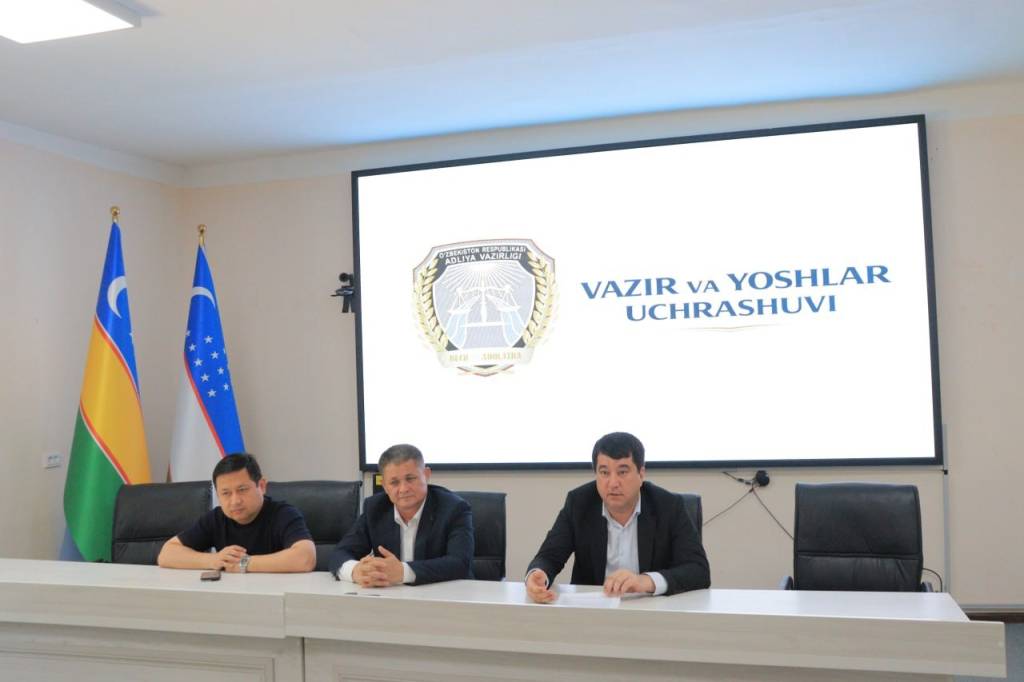 Adliya vaziri yoshlar bilan uchrashdi