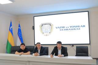 Adliya vaziri yoshlar bilan uchrashdi