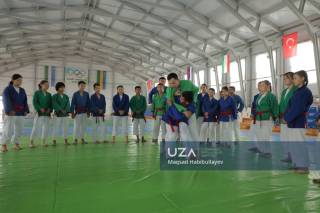Nukusda milliy kurash bo‘yicha Osiyo kubogi davom etmoqda