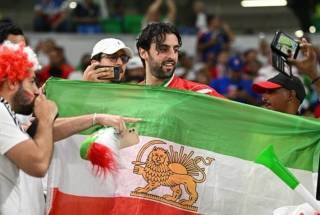 FIFA Жаҳон чемпионати пайти Эроннинг инқилобдан олдинги байроғини тақиқлайди