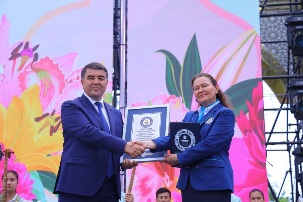 Намангандаги халқаро гуллар фестивали Гиннес рекордлар китобига кирди