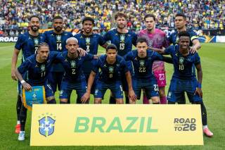 Neymar 10, Vinisius esa yettinchi raqamda to'p tepadi. Braziliya terma jamoasi futbolchilarining raqamlari bilan tanishing
