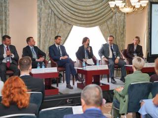 Москвада ташқи савдо битимларининг ҳуқуқий асослари кўриб чиқилди