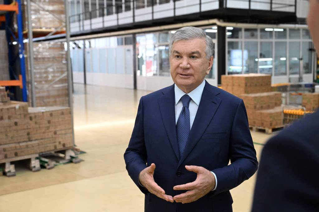 Президентимиз маиший ва автомобиль кимё маҳсулотлари ишлаб чиқарувчи корхонада бўлди