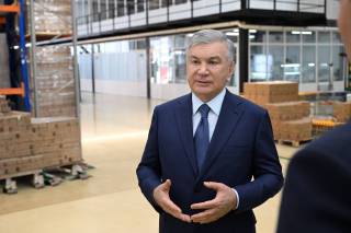 Президентимиз маиший ва автомобиль кимё маҳсулотлари ишлаб чиқарувчи корхонада бўлди