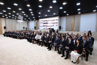 Уч йилда соҳа масъуллари ва ҳокимлар олдида 2 миллиард 800 миллион долларлик 42 та лойиҳани ишга тушириш вазифаси тургани қайд этилди