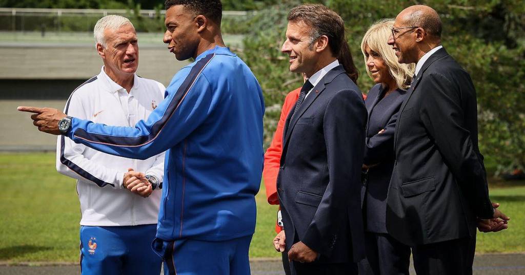 Emmanuel Makron JCh-2026 oldidan Fransiya terma jamoasi bazasiga tashrif buyurdi (foto)