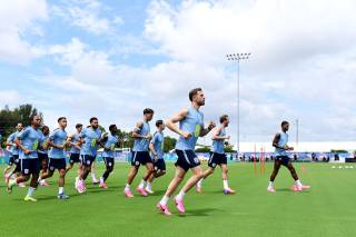 Angliya terma jamoasiga chaqiruv olgan 4 nafar futbolchi mundialda qatnashmaydi biroq jamoa bilan mashg‘ulotlarni davom ettiradi