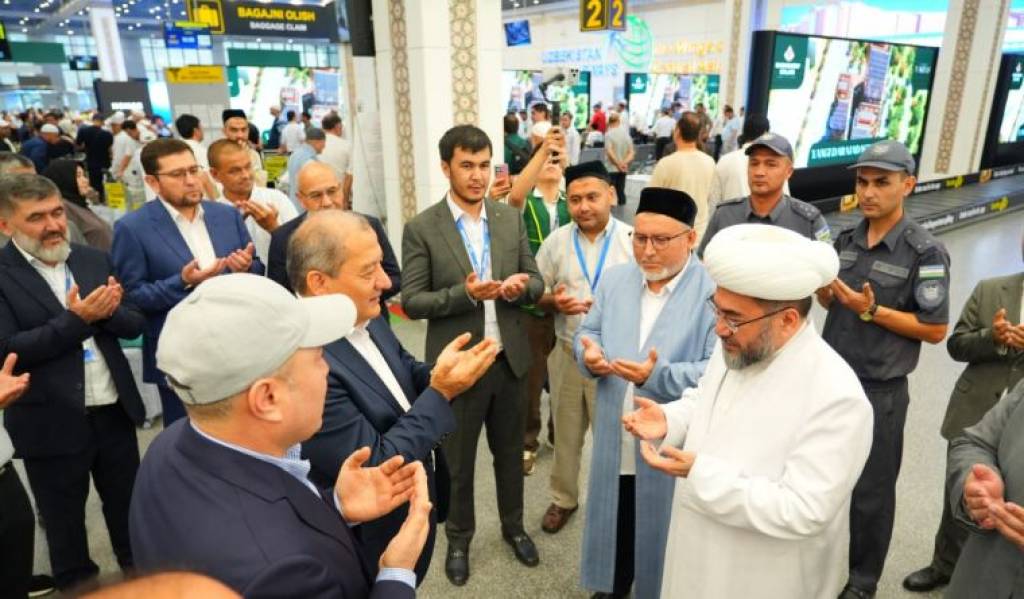 عودة الدفعة الأولى من الحجاج الأوزبك إلى أرض الوطن بعد أداء مناسك الحج في المملكة العربية السعودية
