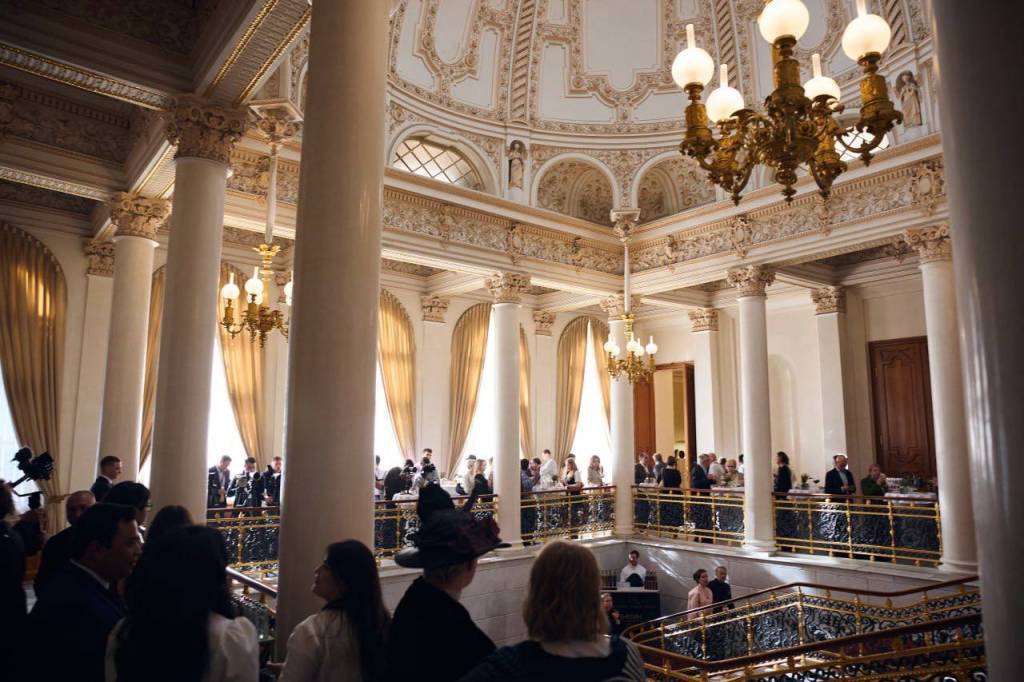 Werke aus Usbekistan sind in der Ausstellung über die Brüder Makowski in Sankt Petersburg zu sehen