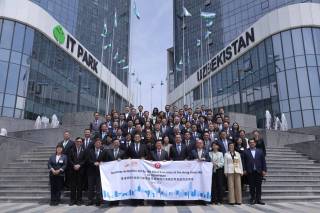 Гонконг бош ижрочи раҳбари IT Park Uzbekistan фаолияти билан танишди
