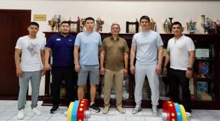 Оғир атлетика: Қозоғистонлик мураббийлар Ўзбекисто