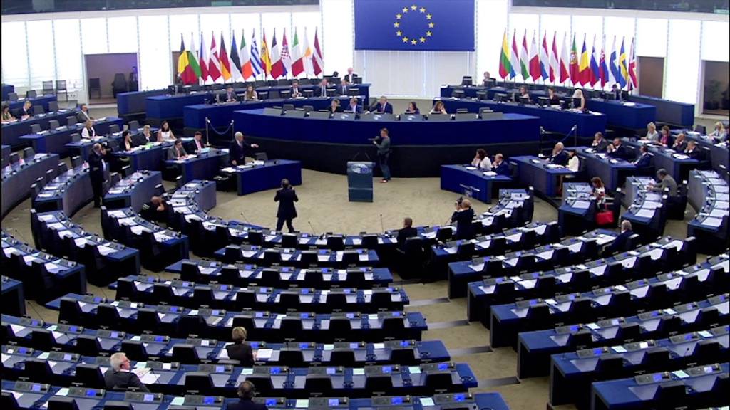 Бўш ўриндиқлар: Нега Европа Парламенти “қизимаяпти”?