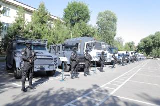 Ички ишлар вазири Қоровул қўшинларидаги хизмат фаолияти билан танишди