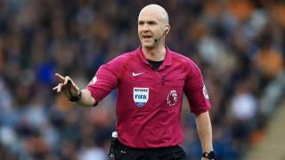 Anthony Taylor als Schiedsrichter für das Spiel Usbekistan gegen Kolumbien benannt