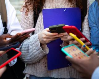 Ұлыбританияда 16 жасқа дейінгі балаларға әлеуметтік желілерді пайдалануға тыйым салынады