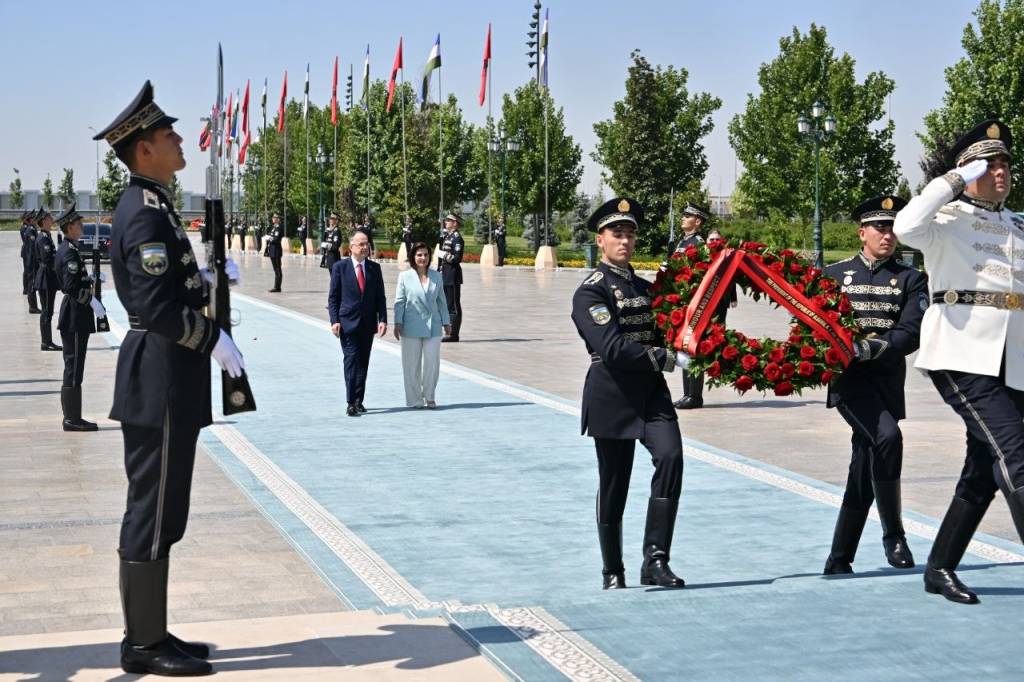 Албания Президенти  Байрам Бегай аждодларимиз хотирасига ҳурмат кўрсатди