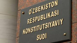 Norms regulating the activities of an advocate as a legal service employee are fully consistent with the Constitution