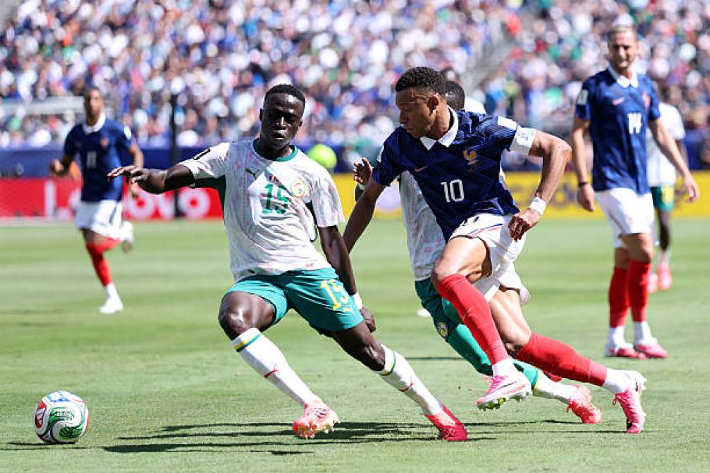 Kilian Mbappe dubli va Bredli Barkalyaning goli Fransiyaga 3 ochkoni taqdim etdi