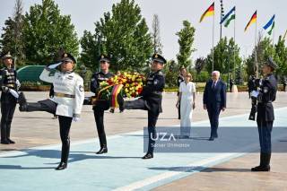 Германия Президенти Мустақиллик монументи пойига гулчамбар қўйди