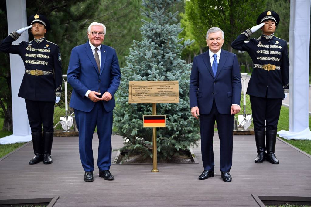 O‘zbekiston Respublikasi Prezidenti va Germaniya Federal Prezidenti Faxriy mehmonlar xiyobonida daraxt ekdilar