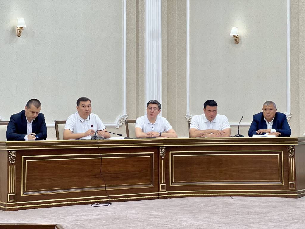 Сув хўжалиги соҳасидаги долзарб масалалар муҳокама қилинди