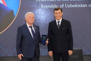 Сенатор “Халқ дипломати” кўкрак нишони билан тақдирланди