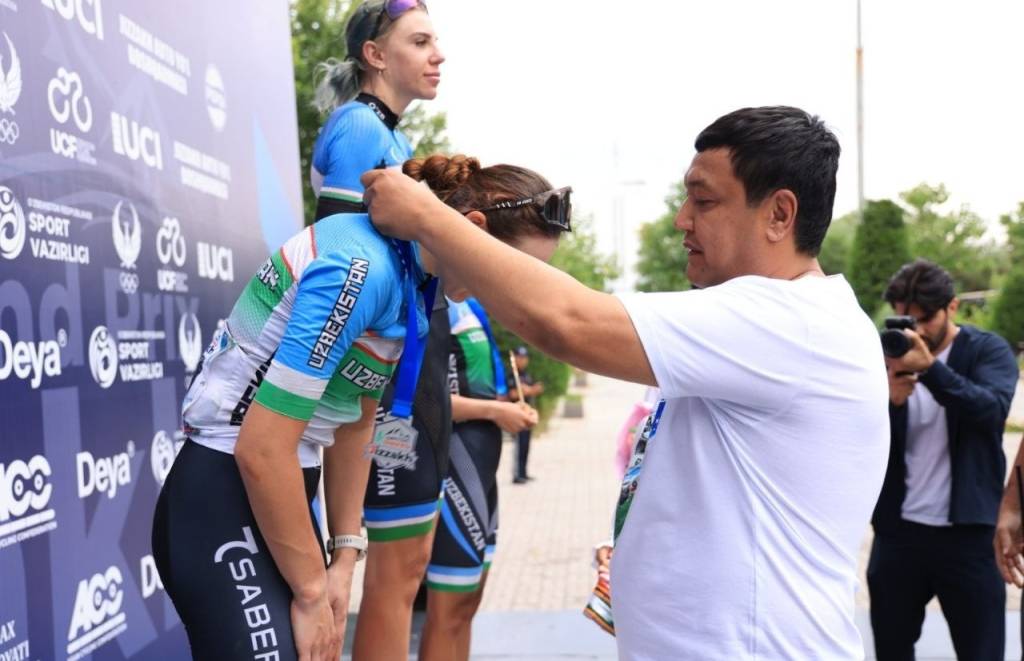"Jizzax Grand Prix": Ўзбекистонлик велоспортчилар шоҳсупада