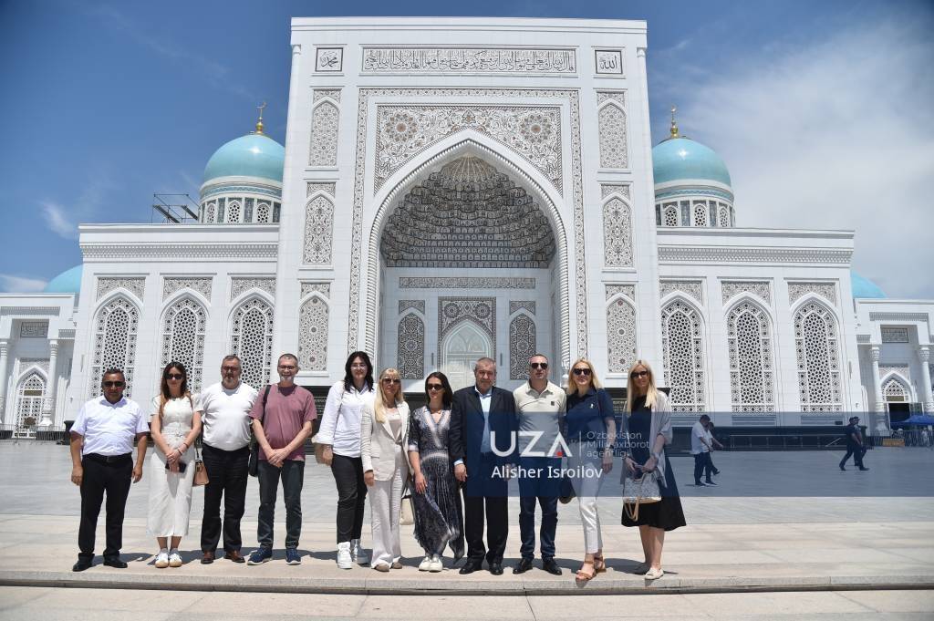 Serbiyaliklar Samarqand sayohatida