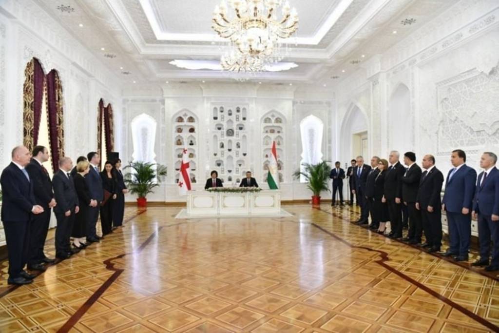 Грузия Бош вазири Тожикистонда