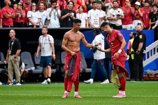 Ronaldu O'zbekistonga qarshi o‘yindan so‘ng futbolkasini Dalotga berdi