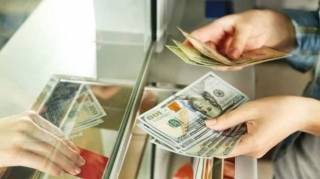 Аҳоли банкларга 10 миллиард доллардан ортиқ валюта сотди