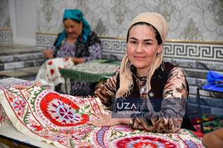 O‘ziga xos an’analarga ega Nurota kashtachilik maktabi