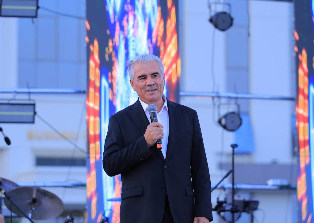 Меҳнат, бунёдкорлик ва ёшлар ютуғи улуғланди