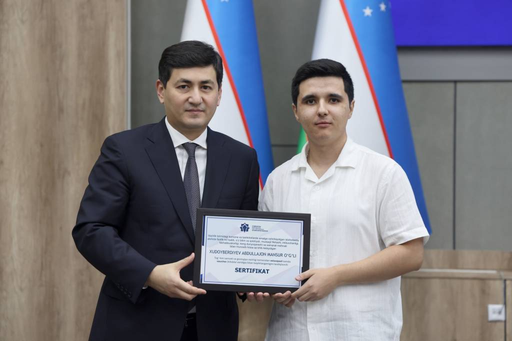 Вазир ёшларнинг фикр ва таклифларини тинглади